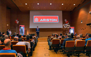 Asistentes a la presentación de novedades de Ariston