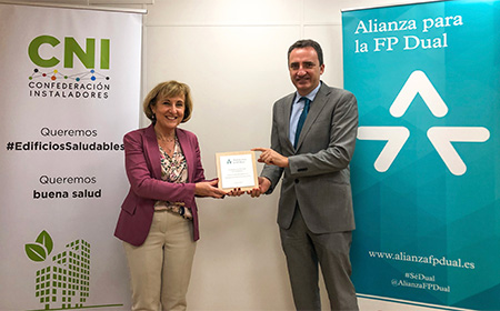 La Fundación Bertelsmann entrega a CNI la placa de adhesión  a la Alianza para la FP Dual