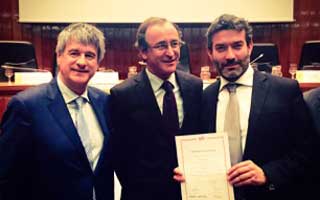 El ministro de Sanidad, Servicios Sociales e Igualdad, Alfonso Alonso con el Director General de Eurofred, Josep Torres y el Director del Departamento de Personas de Eurofred, Fidel Mallo.