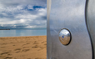 Grifo temporizado Presto en una ducha de playa