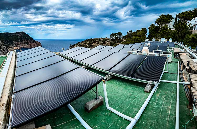 paneles solares híbridos de Abora en Hotel NA Xamena