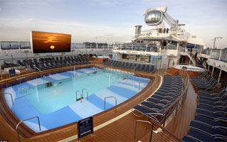 Piscina exterior del crucero Quantum of the Seas